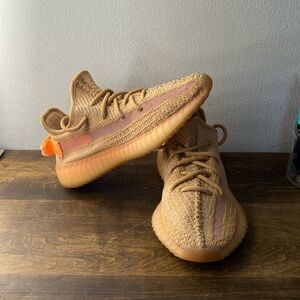 Adidas Yeezy Boost 350 V2 Shoes color orange in size 4